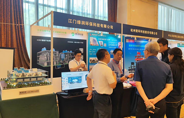 綠潤(rùn)科技展位更是人氣爆棚，咨詢不斷