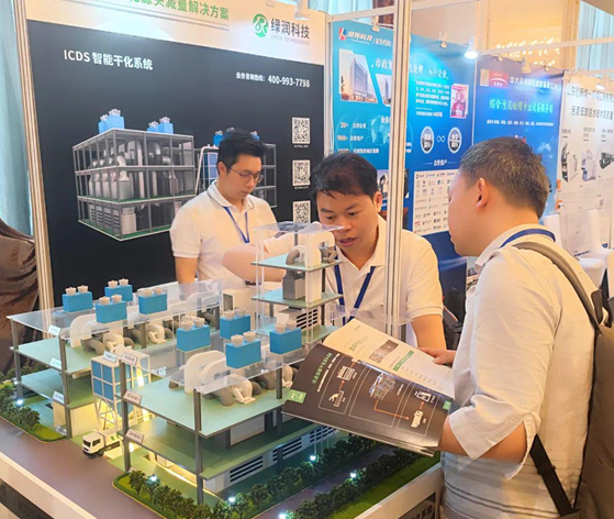 綠潤(rùn)科技展位更是人氣爆棚，咨詢不斷